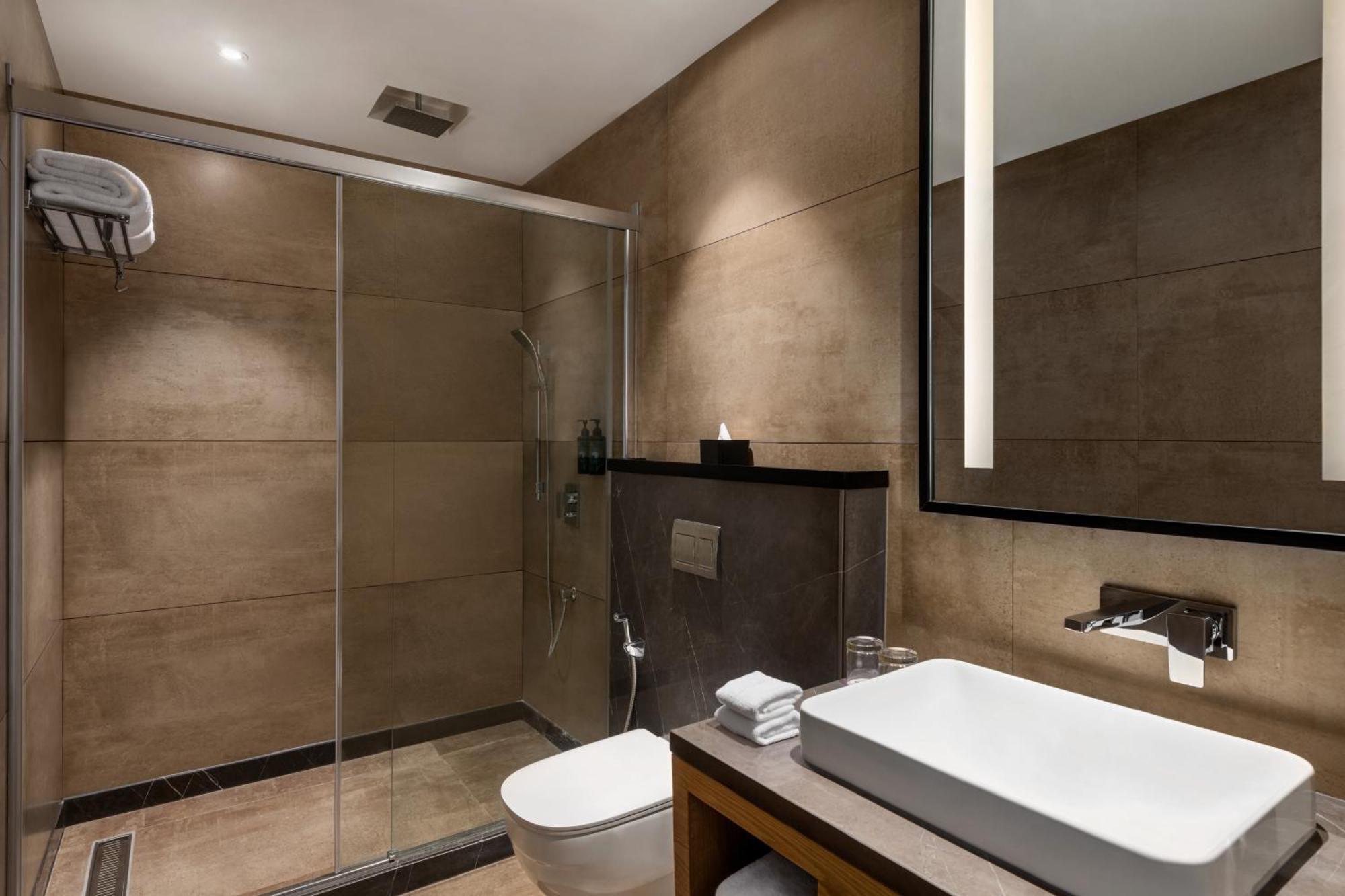 Ramada Encore By Wyndham Amritsar Airport Bagian luar foto