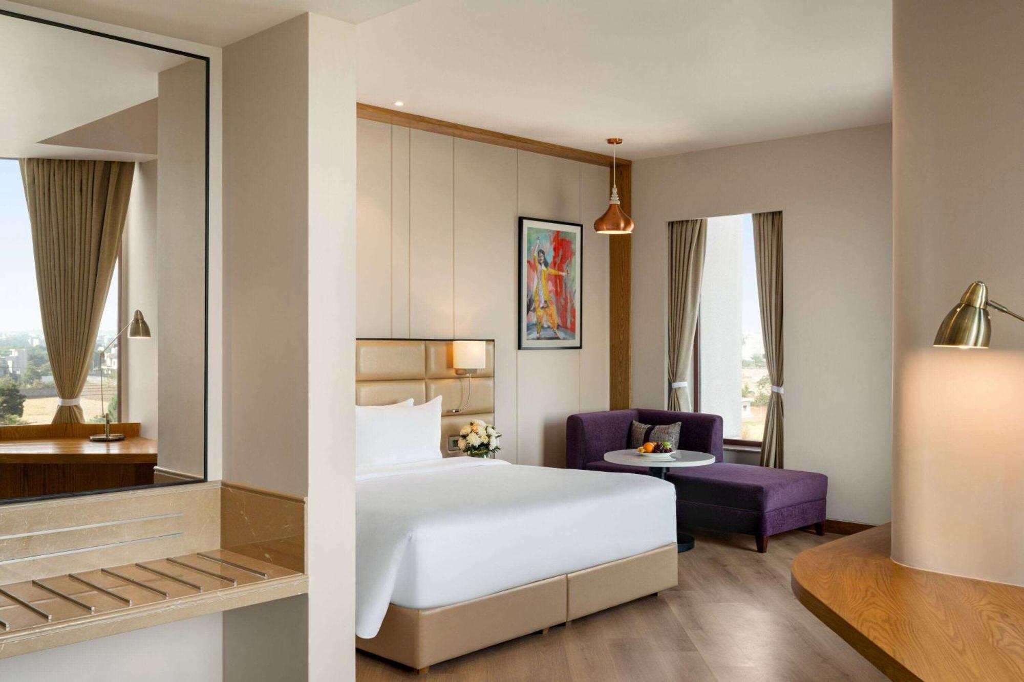 Ramada Encore By Wyndham Amritsar Airport Bagian luar foto