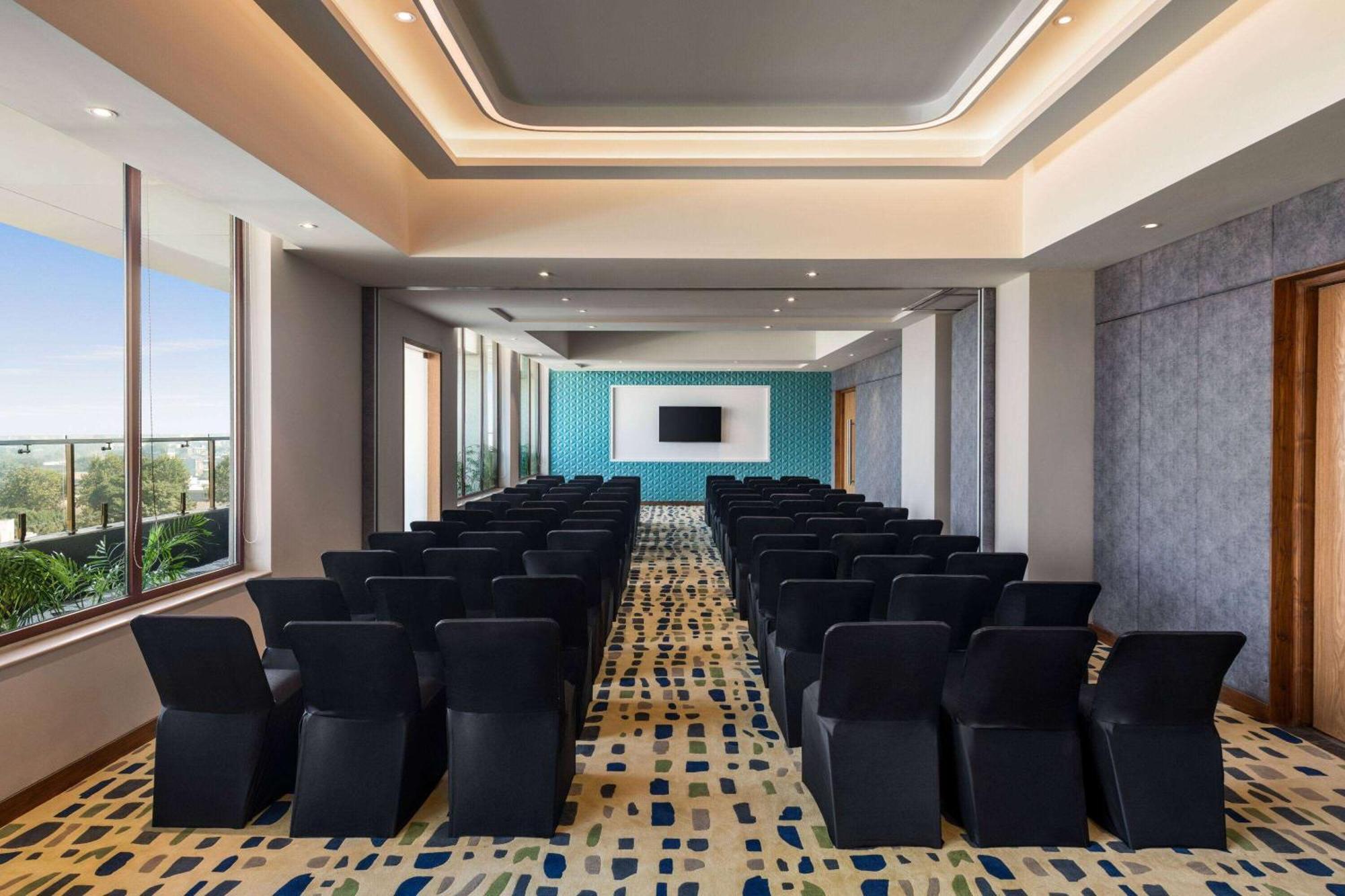 Ramada Encore By Wyndham Amritsar Airport Bagian luar foto