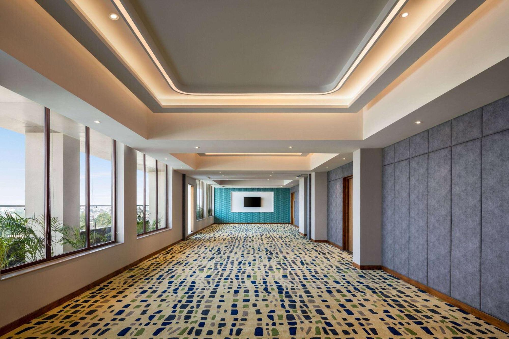 Ramada Encore By Wyndham Amritsar Airport Bagian luar foto