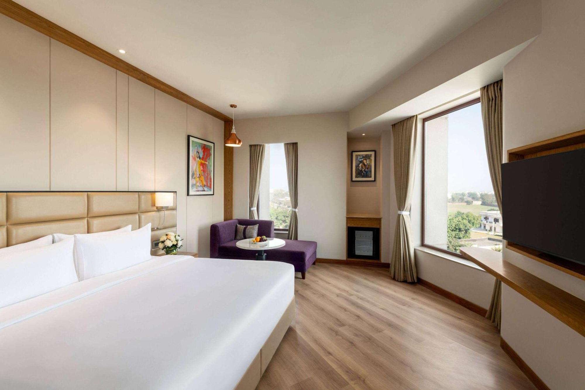 Ramada Encore By Wyndham Amritsar Airport Bagian luar foto