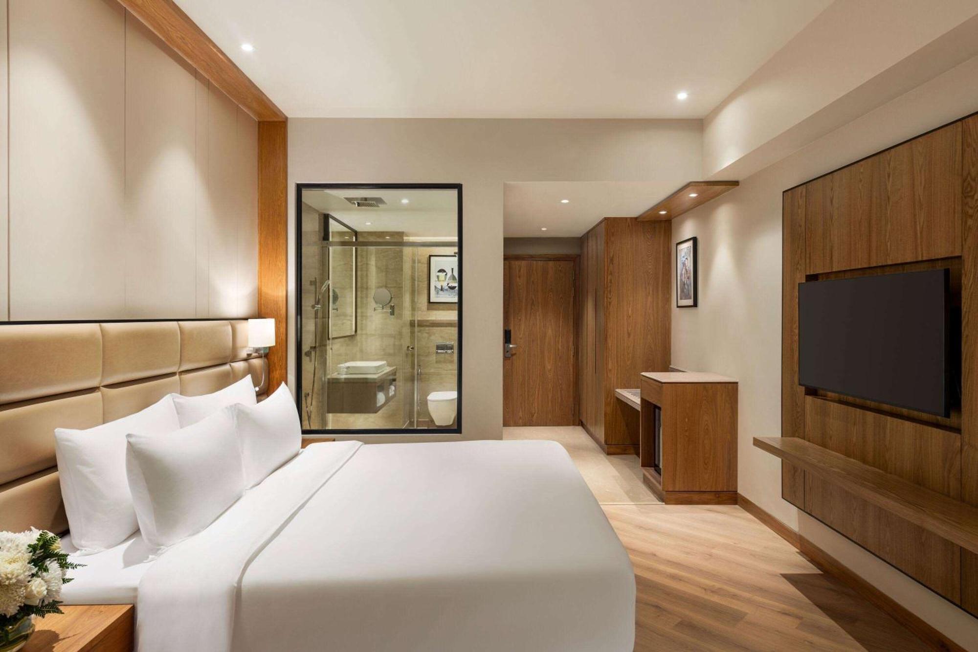 Ramada Encore By Wyndham Amritsar Airport Bagian luar foto