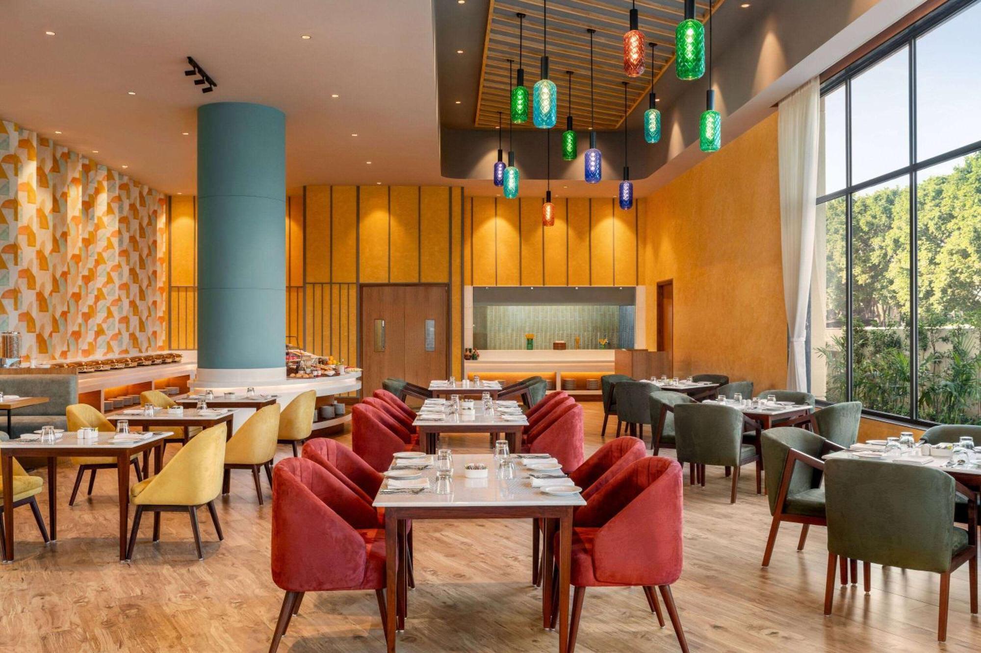 Ramada Encore By Wyndham Amritsar Airport Bagian luar foto