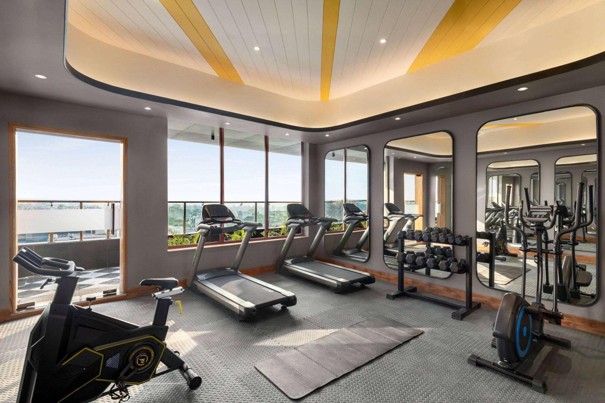 Ramada Encore By Wyndham Amritsar Airport Bagian luar foto