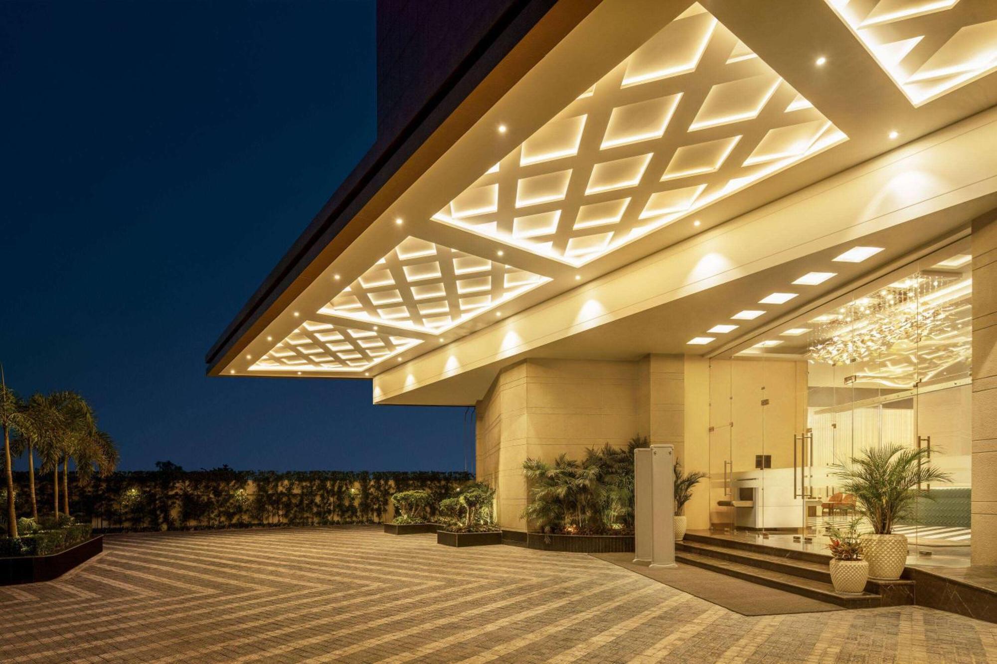 Ramada Encore By Wyndham Amritsar Airport Bagian luar foto